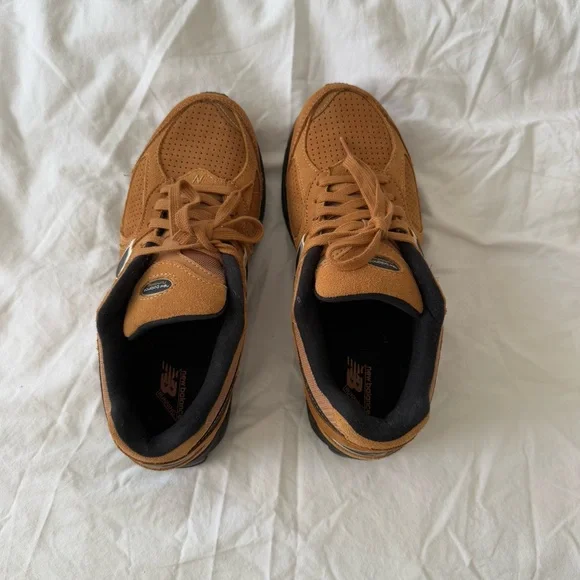 New Balance 2002R - Picture 2 of 4